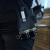 Hållare för dubbla ställningsnycklar fäst i bälte med ProClip, utformad för stabil förvaring och snabb åtkomst på arbetsplatsen.