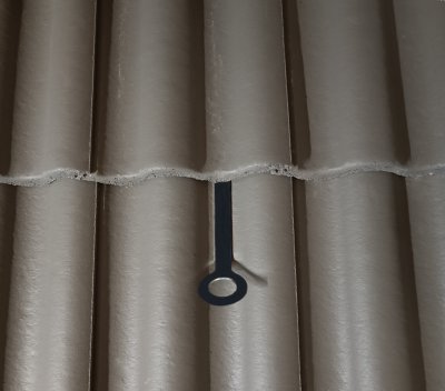 Fästa rep på tegeltak