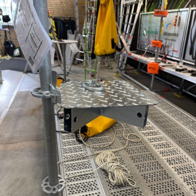 Hörnkonsol 0,32m x 0,32m