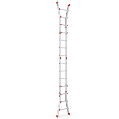 Lång grå multistege med 14 steg och röda detaljer som står utfälld