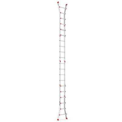 Hög stege med två gånger tio steg utvikt vertikalt