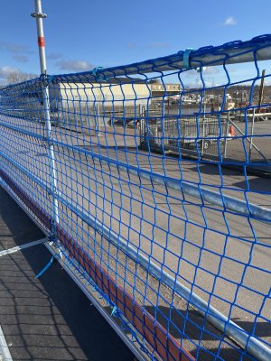 Skyddsräckesnät för ställning