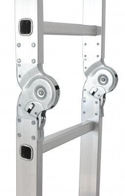 Närbild på sidan av en multistege som visar gångjärnet