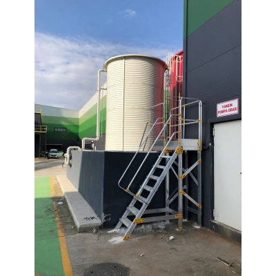 Industriplattform för tank och silo