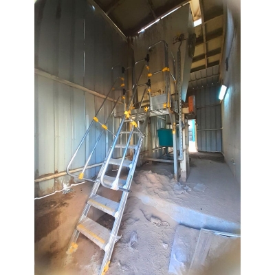 Industriplattform för tank och silo