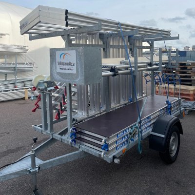 9m rss fallskydd med 6m rullställning bred på ställningstrailer vänster sida
