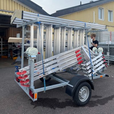 9m rss fallskydd med 6m rullställning bred på ställningstrailer