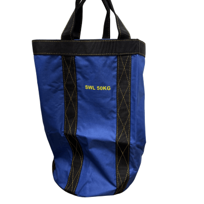 Slitstark materialväska med förstärkta lyftband och märkning 50 kg.