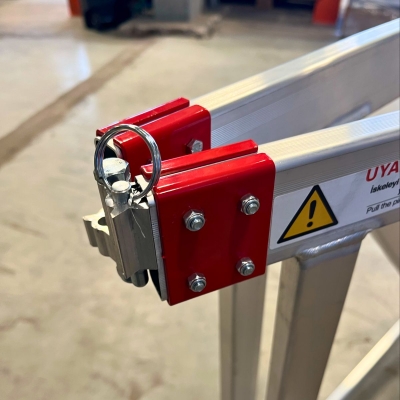 Vikbar diagonalram till grundsektion