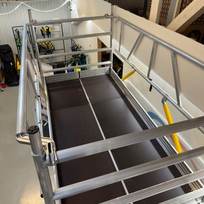 rullställning bred 5m silvrig och gul