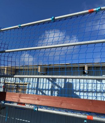 Skyddsräckesnät för ställning