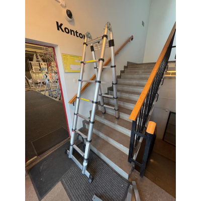 Teleskopstege 1,6 x 1,6m Mjukstängning