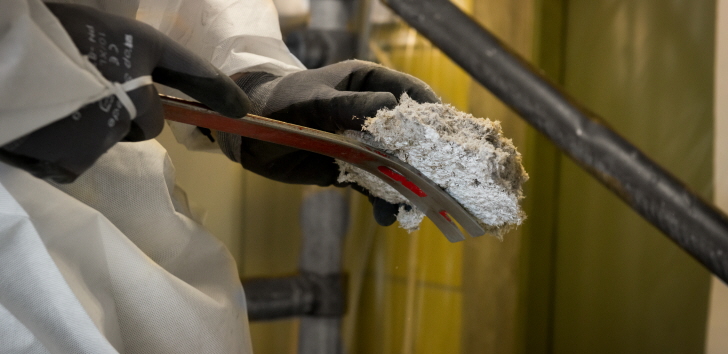 asbestsanering pågår